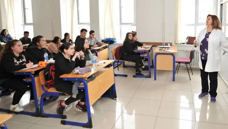 MEB 2025 Lise Kayıt Tarihleri Açıklandı: LGS Kayıt Süreci Hakkında Bilmeniz Gerekenler