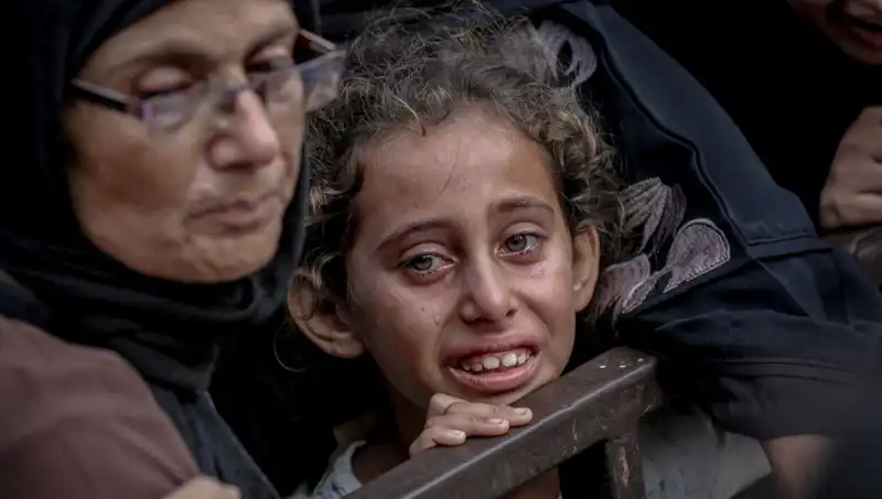 Gaza'da Açlık: İsrail Askerinin Yiyecekleri Toprağa Gömmesi Neden Oldu?