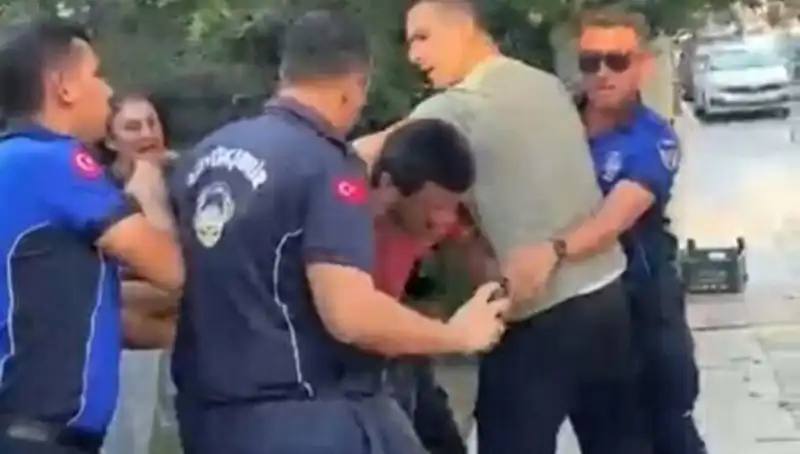 Seyyar Satıcıya Zabıta Tarafından Sokak Ortasında Dayak Atılması Olayı