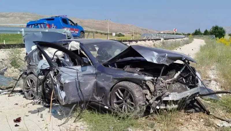 Sivas'ta Üst Üste Gelen İki Trafik Kazası: 9 Yaralı