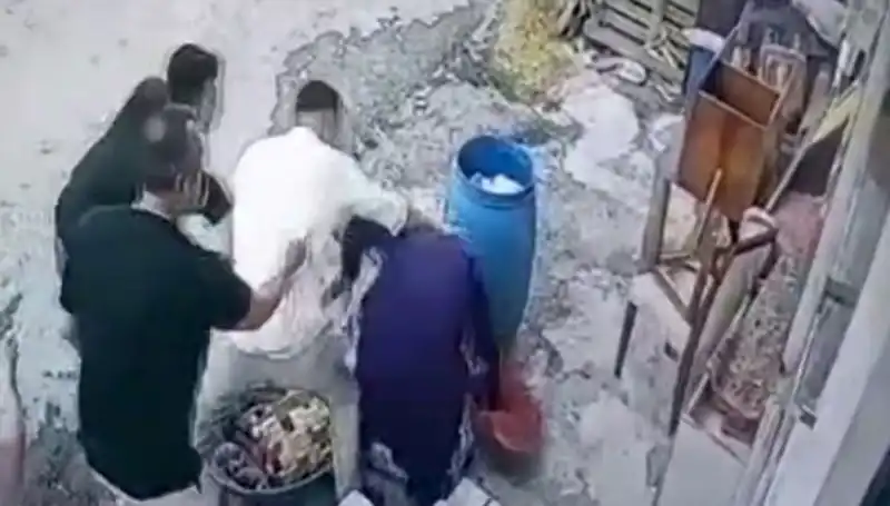 Baba ve Oğulun "Bidon" Kavgası: 58 Yaşındaki Kadına Saldırı