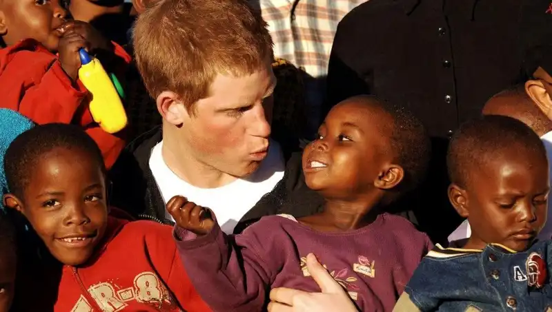 Prens Harry, 20 Yıldır Desteklediği Afrika Yardım Kuruluşundan Neden İstifa Etti?