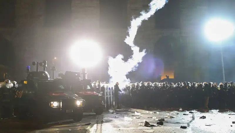 Saraçhane'de Polis Ekiplerine Saldırı: Olaylar Gelişiyor