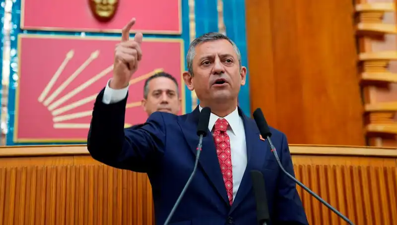 Özgür Özel'den İBB Soruşturmasına Sert Eleştiriler: Neden Bu Kadar İhtiyaç Duyuluyor?
