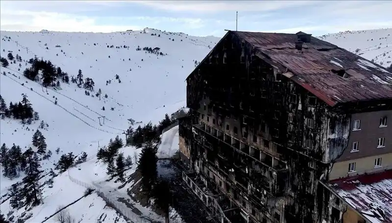 Kartalkaya'da Yangın Felaketi: 8 Kişi Tahliye Edildi