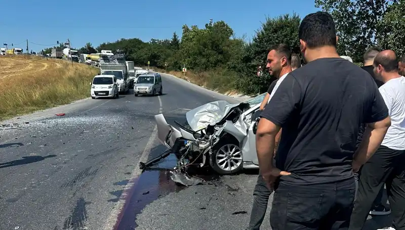 İstanbul'da Feci Kaza: Otobüse Çarpan Sürücü Kalp Krizi Geçirdi