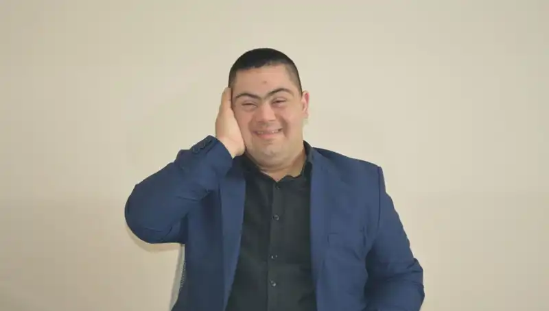Down Sendromlu Erdinç'in Hayali: Müzik ve Sevgi ile Büyülemek