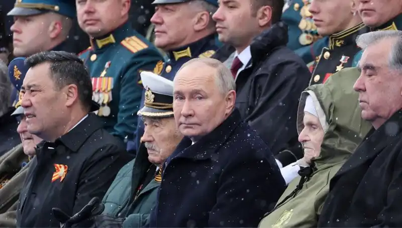 Rus Ordusu Genişliyor: Putin'in Stratejik Askeri Hamlesi Neler Getirecek?