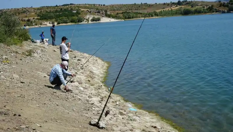Kafesler Patladı: Baraj Etrafında Ortalıkta Büyük Hareketlilik!