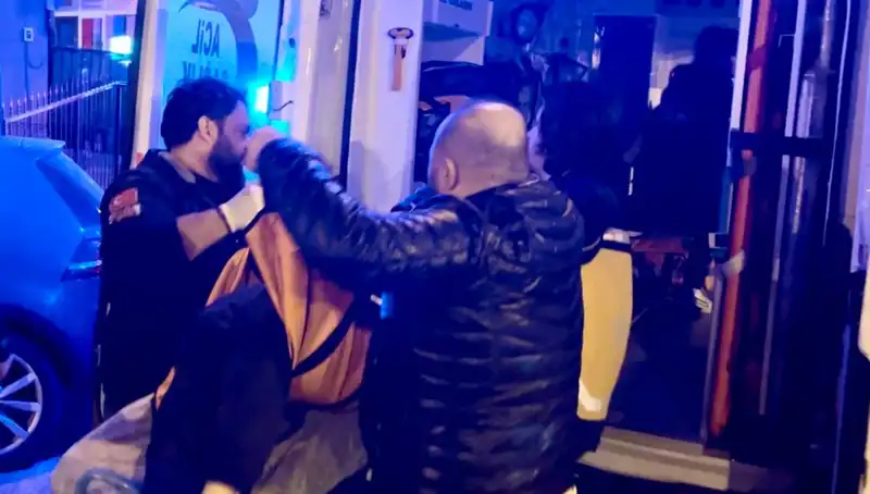 Tartışmanın Ardından Genç Kız, Babasını Silahla Yaraladı