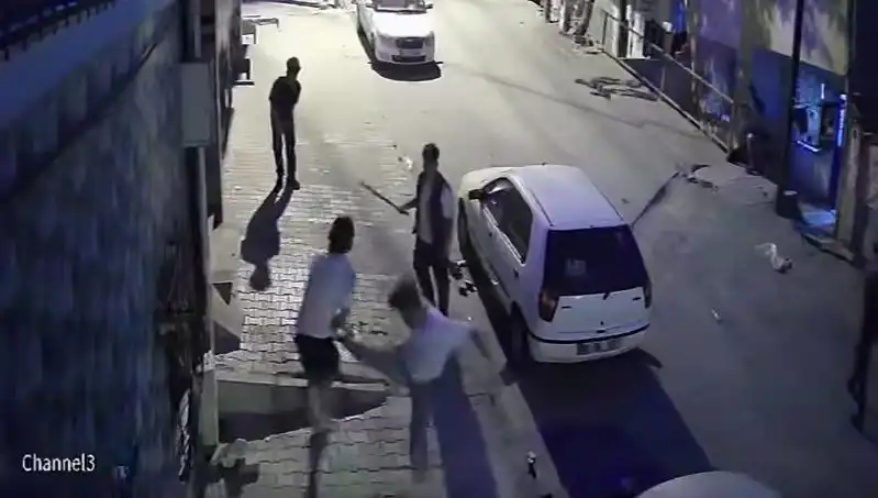 Başakşehir'de Taşlı Sopalı Kavga: Güvenlik Kameraları Her Şeyi Kaydetti