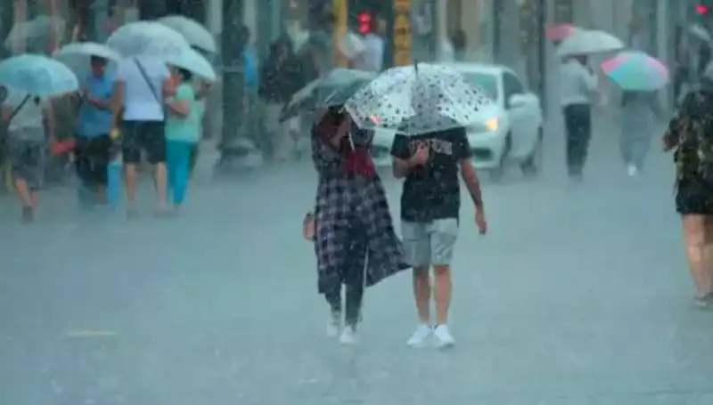 Meteoroloji'den Son Dakika Uyarısı: Yangın Bölgesinde Kuvvetli Rüzgar, İstanbul'da Sağanak Yağış!