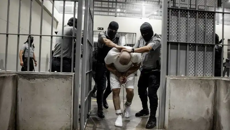 Trump'ın Cehennem İfaresi: El Salvador'daki Göçmen Krizini Derinleştiriyor