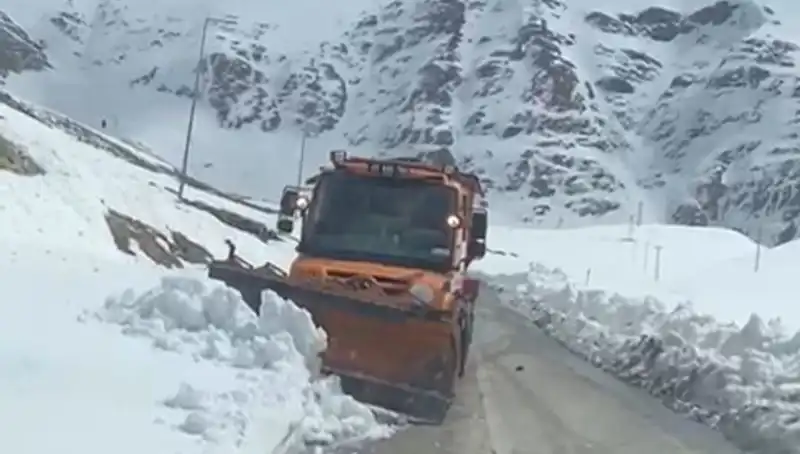 Kar Engellerini Aşan Yol, Beş Aylık Kapalı Kalma Sürecinin Ardından Yeniden Açıldı