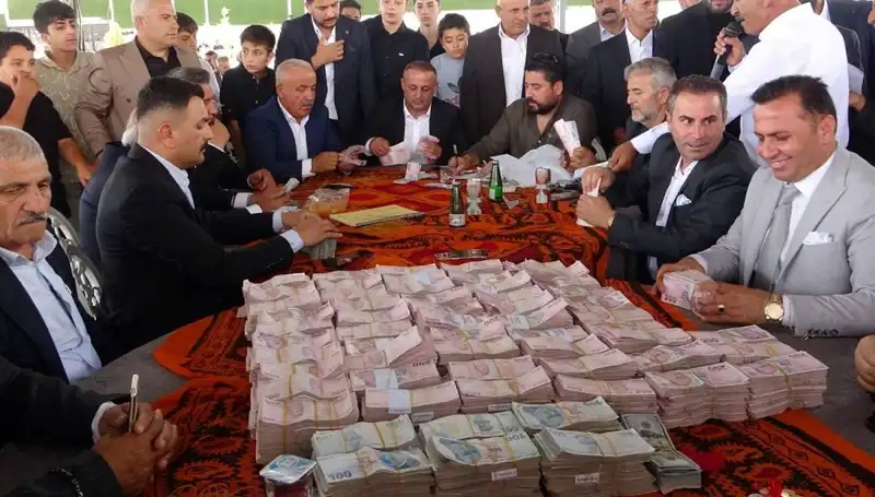 Aşiret Düğününde Takı Töreni: Gelinin Altınları ve Damadın Serveti