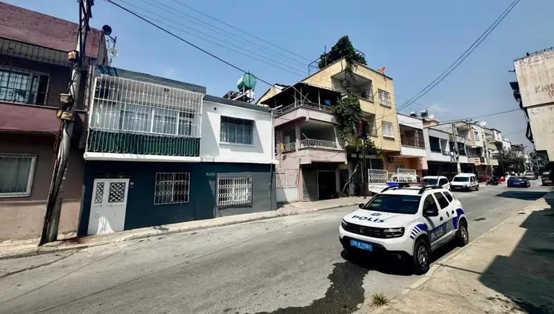 Silah Sesleri Peşinde Anne Kız Evinin İçinde Bulundu: Gözyaşları Sel Oldu